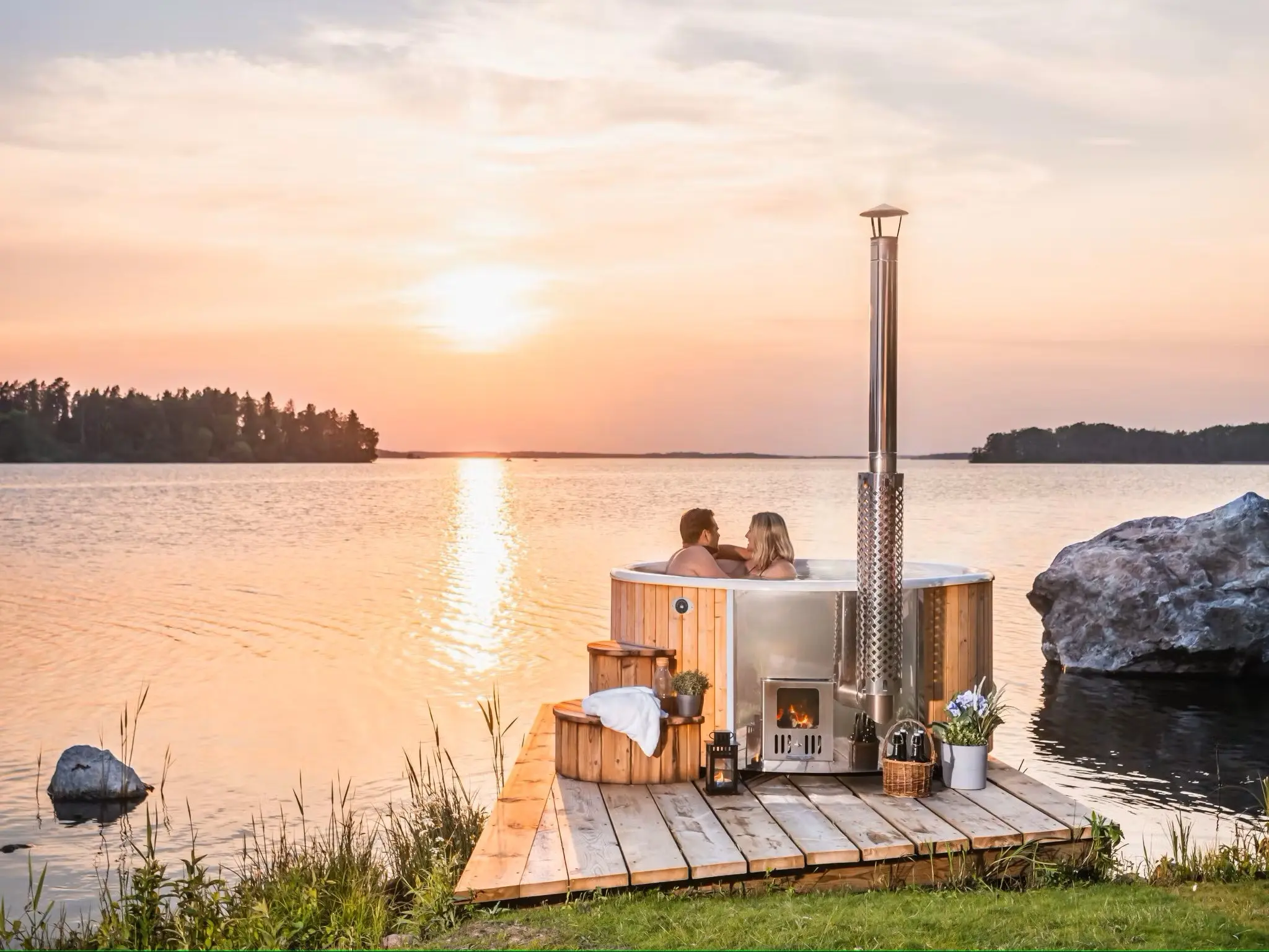 Deluxe Wood Fired Hot Tub With Liner - Image 25